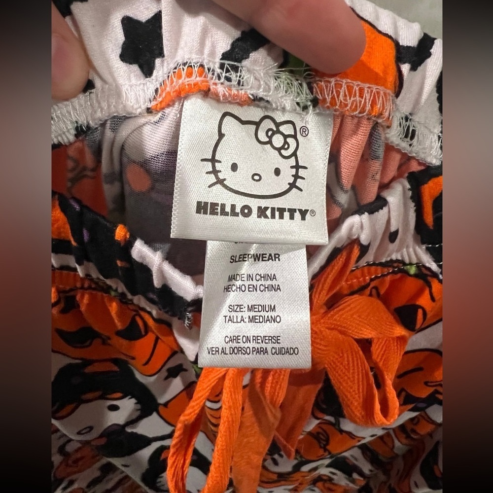 NWT Hello Kitty Halloween Pajama Pants Size Medium - Picture 2 of 2